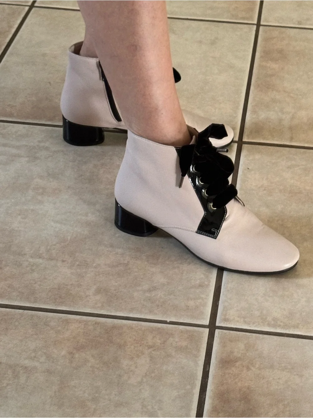 NWOB Amalfi by Rangoni Rebe bootie in soft blush leather. Size 6.5. MSRP $396